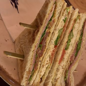 Redwood Bar and Lounge - Redwood Sandwich - Lounges Near Me - Coupvray, 77 Redwood Bar and Lounge - Redwood Sandwich - Lounges Near Me - Coupvray, 77