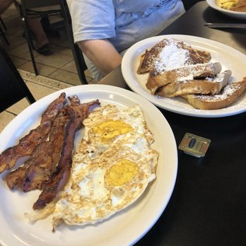 Hungry Hunter Restaurant - Breakfast & Brunch Near Me - Branson, Missouri
