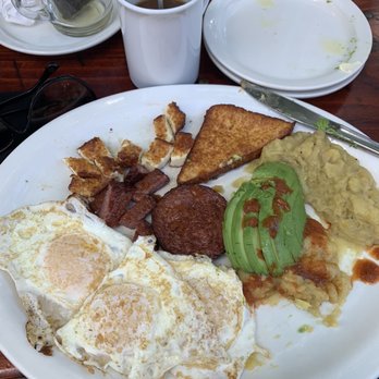 Puerto Viejo - Tres golpea with avocado - Dominican Near Me - Brooklyn, New York