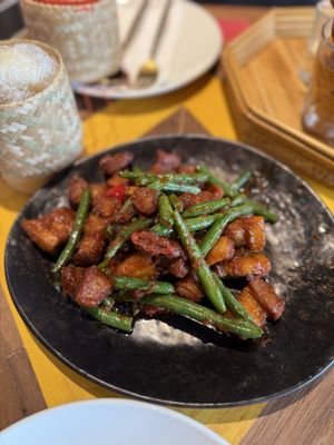 Pii Nong Thai Yonge - Eatery & Experience by null