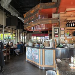 Hank's Petaluma - Inside