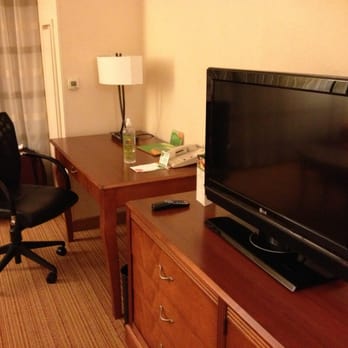 Courtyard by Marriott Newark Elizabeth - Desk and TV area - Hotels Near Me - Elizabeth, New Jersey
