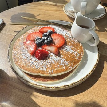 Calidum Cafe - Delicious pancakes, clean and cute place, super friendly service, good for work, spacious - Cafes Near Me - Burbank, California