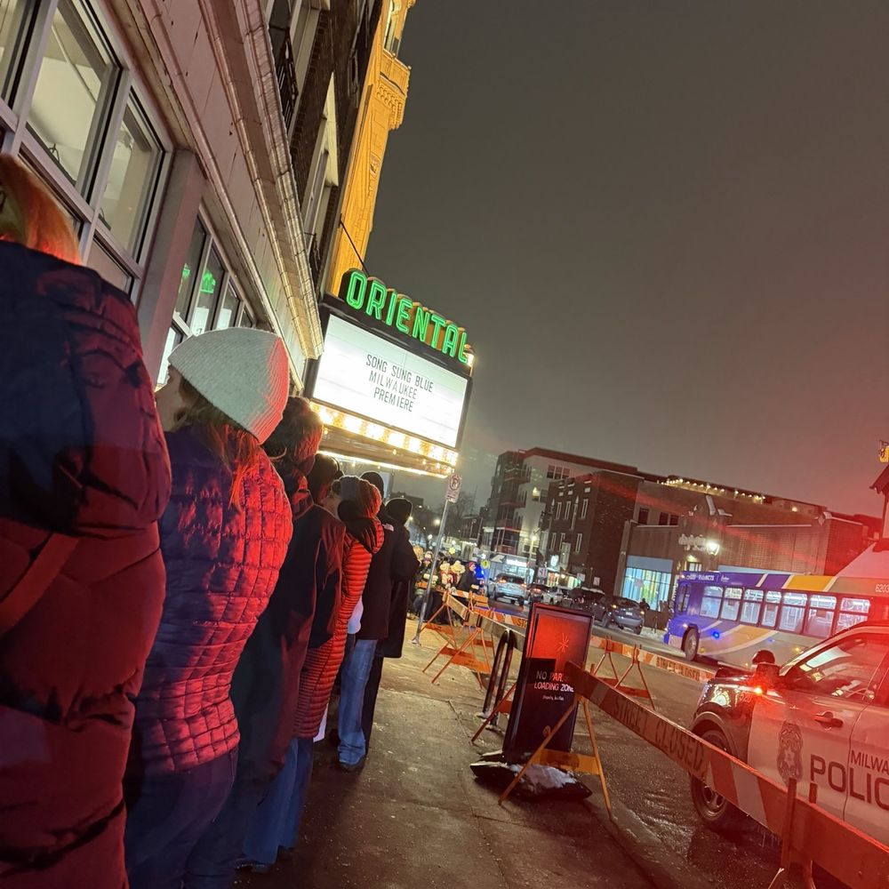Oriental Theatre - Waiting in the cold for the premiere - Cinema Near Me - Milwaukee, Wisconsin Oriental Theatre - Waiting in the cold for the premiere - Cinema Near Me - Milwaukee, Wisconsin