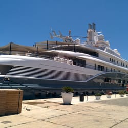 Club Náutico Ibiza - Das nenn ich mal eine Yacht, die Radiant 110m mit Heli auf dem Top-Deck. Gebaut von Lürssen in Kiel.