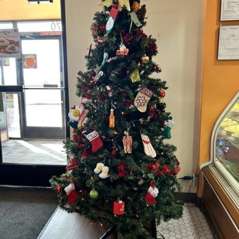 Village Inn - Decor - American Near Me - Aurora, Colorado