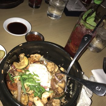 Earls Kitchen + Bar - Cocktail Bars Near Me - Plano, Texas