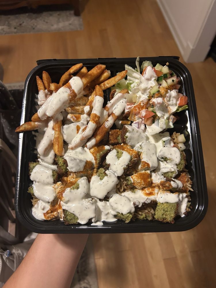 Chapli and Platters Logo