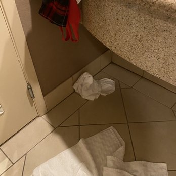 Best Western Plus Bayside Hotel - DIRTY BATHROOM LEFT UNCLEAN BY HOUSEKEEPING - Hotels Near Me - Oakland, California Best Western Plus Bayside Hotel - DIRTY BATHROOM LEFT UNCLEAN BY HOUSEKEEPING - Hotels Near Me - Oakland, California