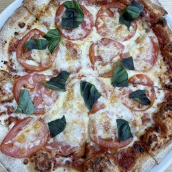 Boardwalk Bistro - Margherita pizza