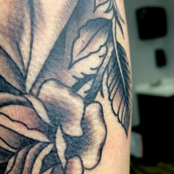 Luckys Tattoo - Tattoo Near Me - Santa Susana, California