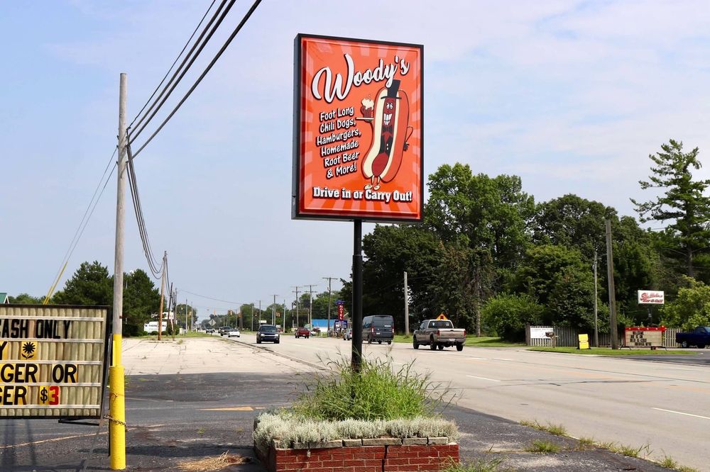 Woody's Drive In Logo