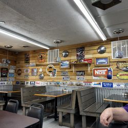 Pit Stop Pasta and Grill - Decor