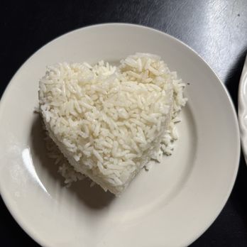 Hoosier Thai - Steamed rice (in a super cute heart shape !!) - Thai Near Me - Nashville, Indiana