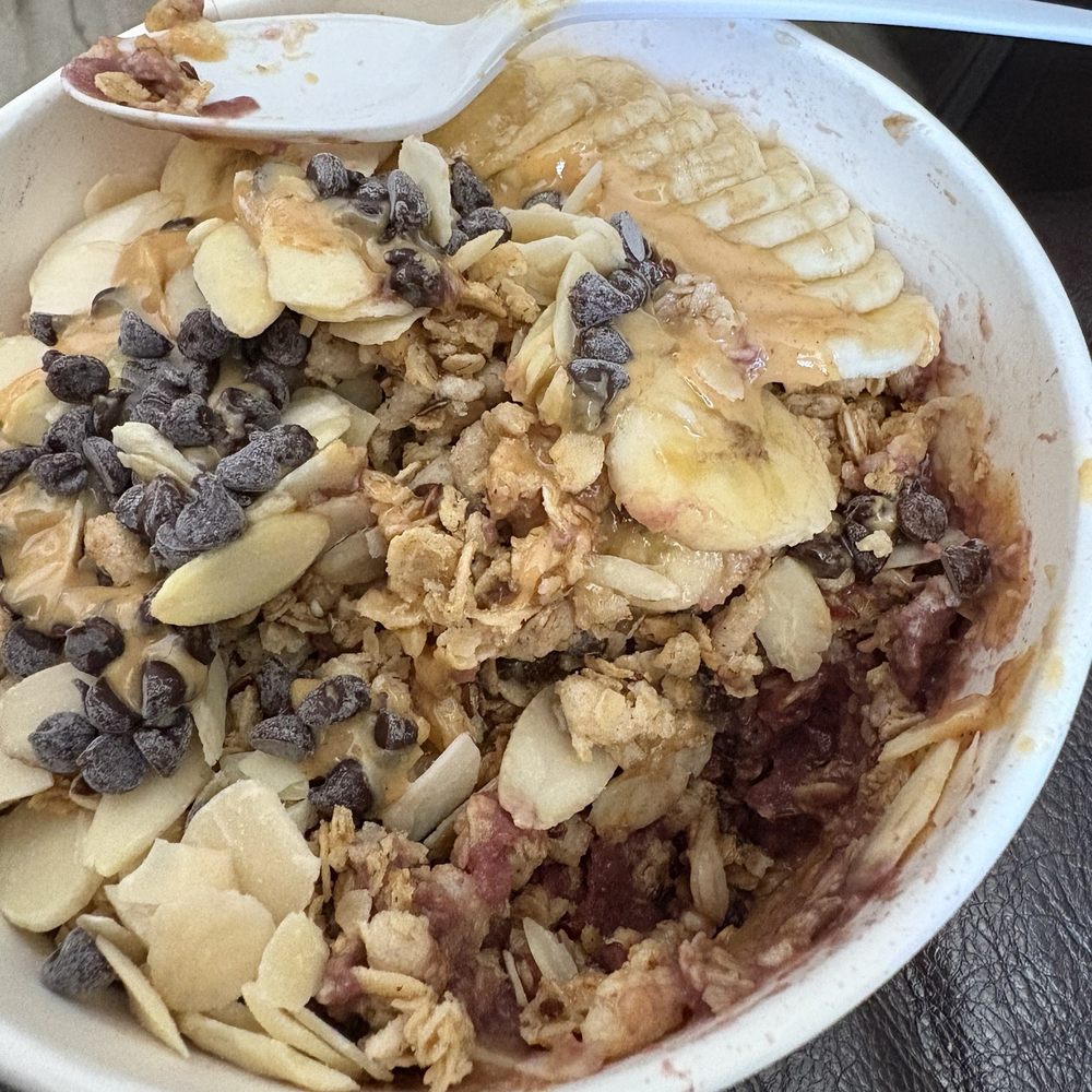 Barely any açaí down at the bottom, and this is a large!! 20$ for a bowl full of granola that's just not ok. Barely any açaí down at the bottom, and this is a large!! 20$ for a bowl full of granola that's just not ok.
