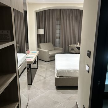 Salina Hotel - Large Clean Bedrooms - Restaurants Near Me - Taranto, TA