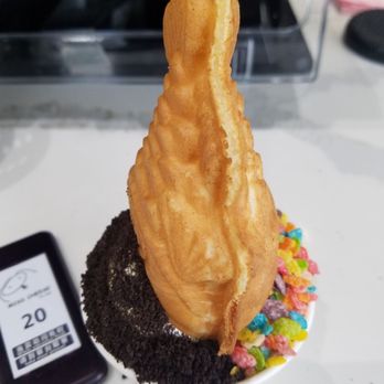 Miss Cheese Tea Cafe - Taiyaki filled w/ Custard on top of Matcha-Milk w/ 2 toppings (oreos & fruity pebbles) - Bubble Tea Near Me - Pasadena, California Miss Cheese Tea Cafe - Taiyaki filled w/ Custard on top of Matcha-Milk w/ 2 toppings (oreos & fruity pebbles) - Bubble Tea Near Me - Pasadena, California