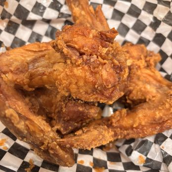 Rob Ben’s Restaurant & Lounge - Fried chicken wings - Soul Food Near Me - Emeryville, California Rob Ben’s Restaurant & Lounge - Fried chicken wings - Soul Food Near Me - Emeryville, California