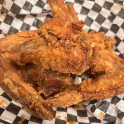 Rob Ben’s Restaurant & Lounge - Fried chicken wings