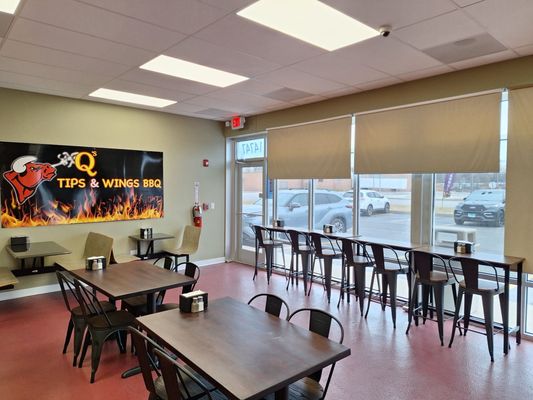 QS TIPS AND WINGS BBQ by null