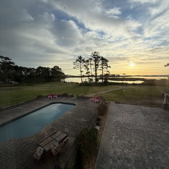 Bay Tree Manor - Backyard - Bed & Breakfast Near Me - Seaford, Virginia Bay Tree Manor - Backyard - Bed & Breakfast Near Me - Seaford, Virginia