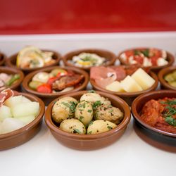 Tapas y Vino