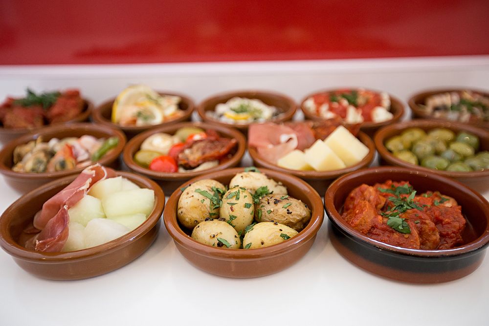 Tapas y Vino