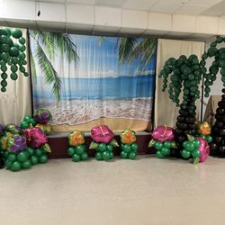 Bonnies Mystery Experiences - Backdrop & balloon palm trees set the scene for our Luau themed Murder Mystery Comedy