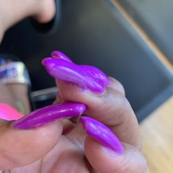 T & K Nails - The shape is awful
