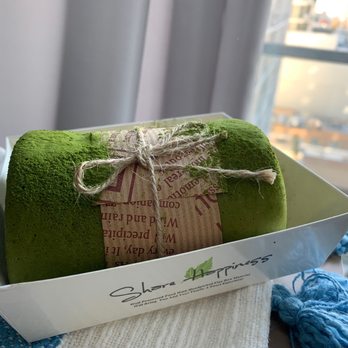 Matcha En - Matcha Towel Cake - Desserts Near Me - Chicago, Illinois