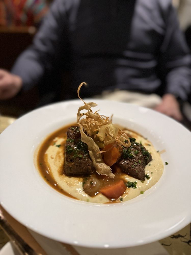 Elle Restaurant & Lounge