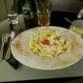 UP Lounge - Pâtes au saumon - Hookah Bars Near Me - Paris, 75