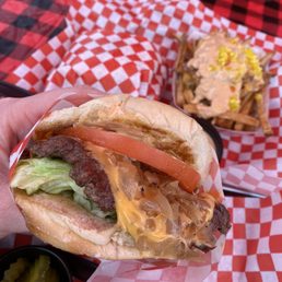 Cheeseburger & the smash fries Cheeseburger & the smash fries