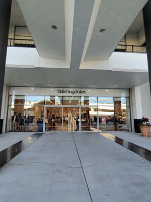 Bloomingdale's by null