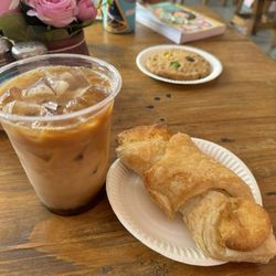 Suenos de Azucar - Iced coffee & quesito. Cookie in background