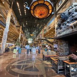 Bass Pro Shops - Indoor area