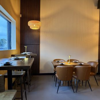 Yor Yak Sushi & Thai - Sushi Bars Near Me - Chicago, Illinois