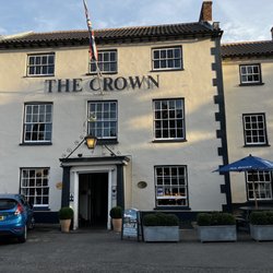 Crown Hotel - Outside