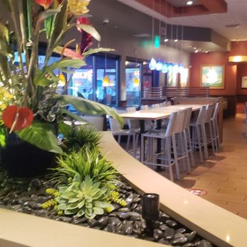 Habit Burger & Grill - Nice dining room for a fast food place. - Salad Near Me - Tukwila, Washington