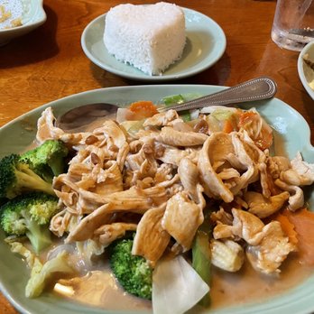 Thai Blossom - Peanut chicken - Thai Near Me - Winter Garden, Florida