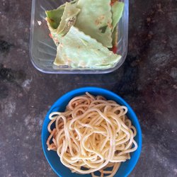 The Pasta Palate - Spinach ravioli (top) and spaghetti (bottom). Even had leftovers for lunch next day after feeding dinner for 4 adults and 2 kids. :)