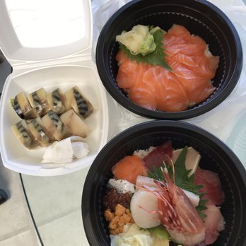 Waraku - Mackerel pressed sushi, Salmon Bowl, and special chirashi - Izakaya Near Me - Torrance, California