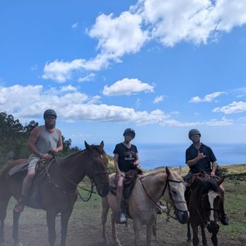 Pālehua Trail Rides - Horseback Riding Near Me - Kapolei, Hawaii Pālehua Trail Rides - Horseback Riding Near Me - Kapolei, Hawaii