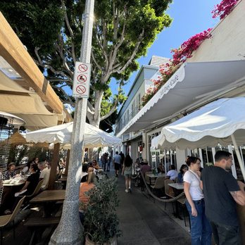 Great White - Outdoor seating - New American Near Me - Los Angeles, California Great White - Outdoor seating - New American Near Me - Los Angeles, California
