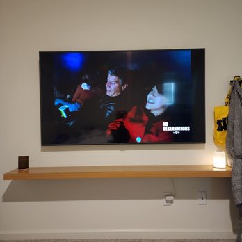Roseville Wall Mounts - Only mounted TV not the floating shelves - TV Mounting Near Me Roseville Wall Mounts - Only mounted TV not the floating shelves - TV Mounting Near Me