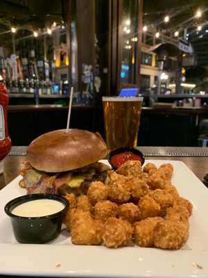 Gaslamp Tavern by null