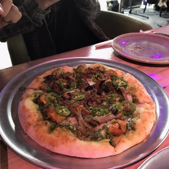 Moku Kitchen - Kalua pork pizza - Cocktail Bars Near Me - Honolulu, Hawaii