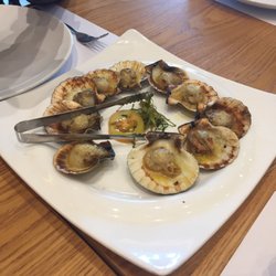 Kuya J - Grilled scallops