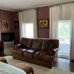 The Inn On Park Street - Leather sofa in the "Southwest" room