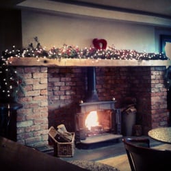 Lobster Pot - Cosy up by the open log fire